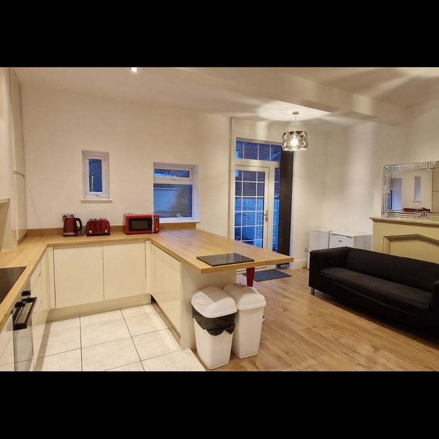 Room in a Shared House, Hollis Road, CV3 - Photo 1