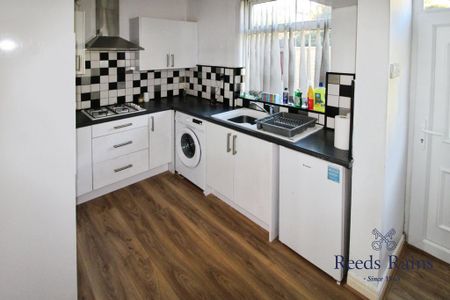 2 bedroom semi-detached house to rent - Photo 4