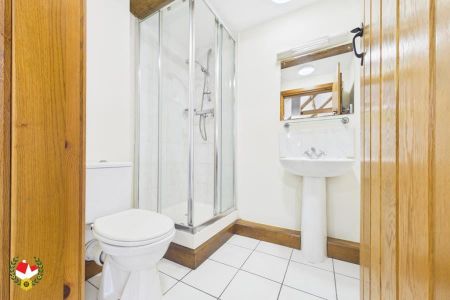 Brookthorpe, Gloucester - Photo 4