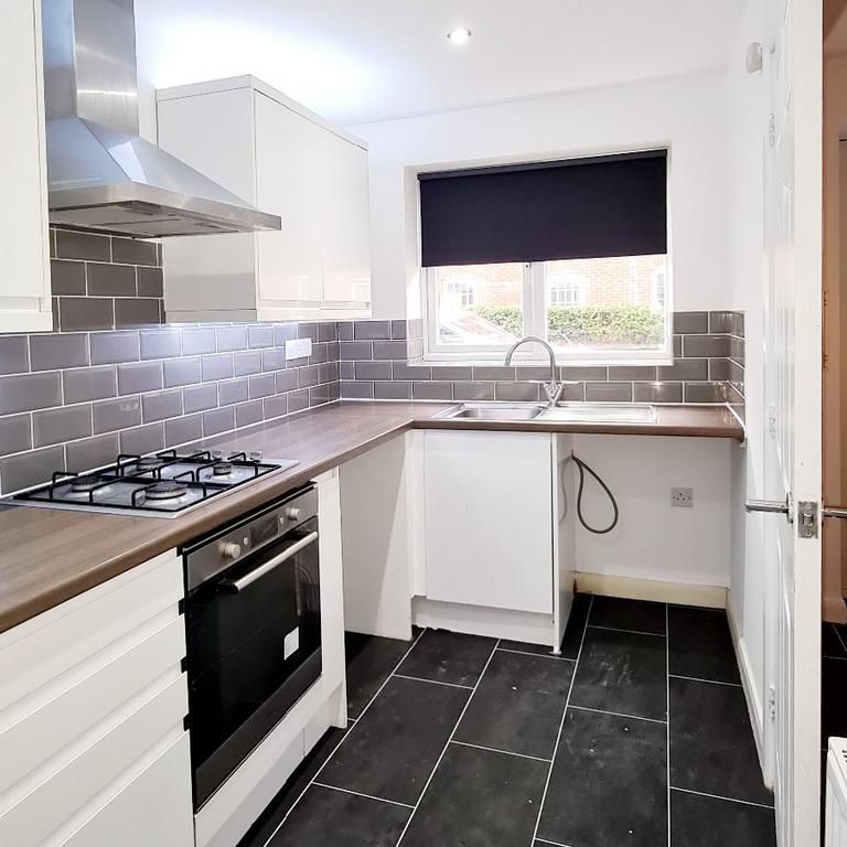 2 bedroom terraced house to rent - Photo 1