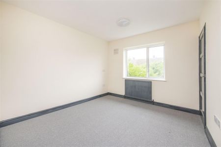 3 bed House To Let - Photo 3