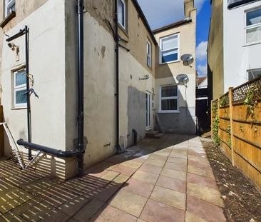 Room in a Shared Flat, Penwith Road, SW18 - Photo 2
