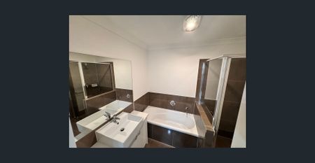 Modern 3 Bedroom Townhouse - Photo 5