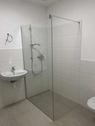 LOSENSTEIN NEUWERTIGE ERDGESCHOSSWOHNUNG MIT GROSSER TERRASSE - Photo 2