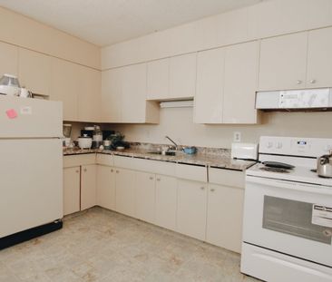 2302 Cornwall St - One Bedroom - Photo 2