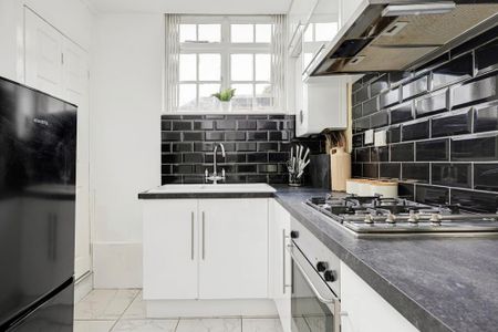 2 bedroom ground floor flat to rent - Photo 2