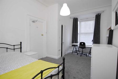 Headland Park, Plymouth - Photo 2