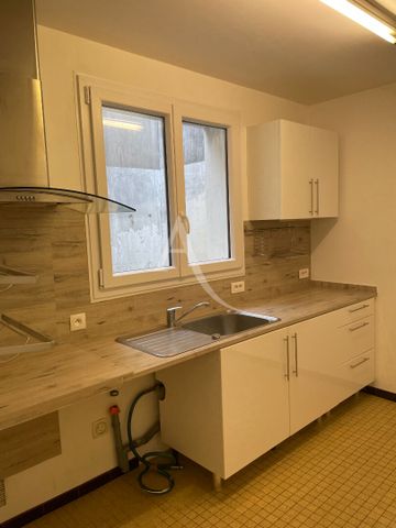 Location Appartement 3 pièces 64m² FONTENAY LE COMTE 85200 - Photo 5