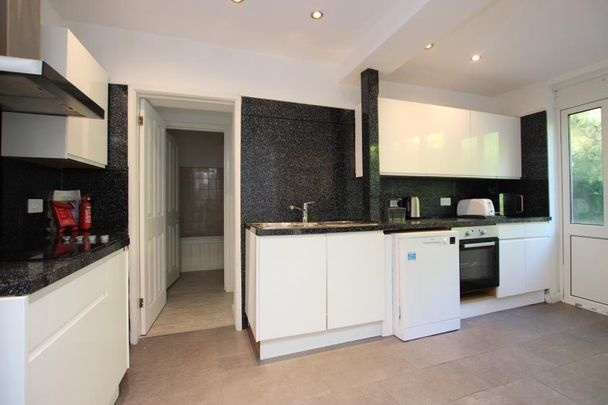 1 bedroom in a house share to rent - Photo 1