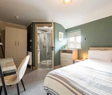 1 bedroom in a house share to rent - Photo 2