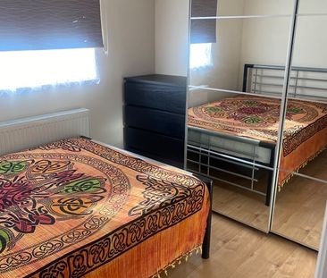 Room in a Shared House, North Circular Road, NW2 - Photo 4