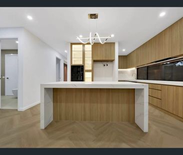 Spacious & Stylish 4-Bedroom Family Home - Photo 6