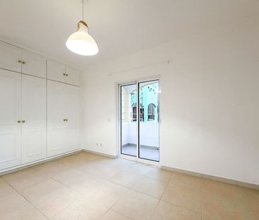 Apartamento T2 com garagem para arrendamento em Portimão! - Photo 5