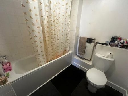 1 bedroom in a house share to rent - Photo 4