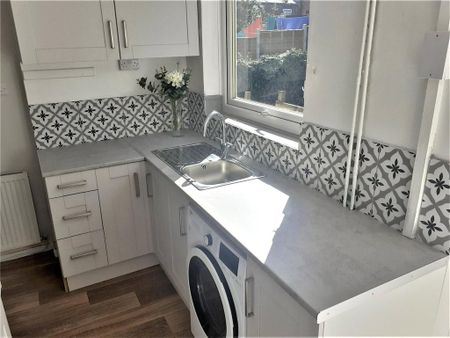 2 bedroom terraced house to rent - Photo 2