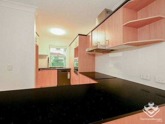 A Peaceful, Comfortable & Fully Renovated Townhouse in Ashmore - Photo 1
