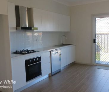 Contemporary Living - Photo 2