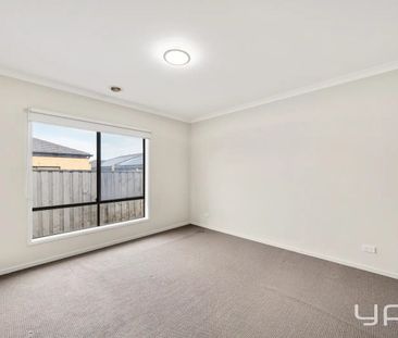 Spacious Family Living in a Convenient Werribee Location! - Photo 3