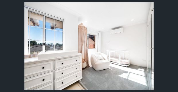 Stylish North-Facing Townhouse in Boutique Croydon Complex - Photo 1