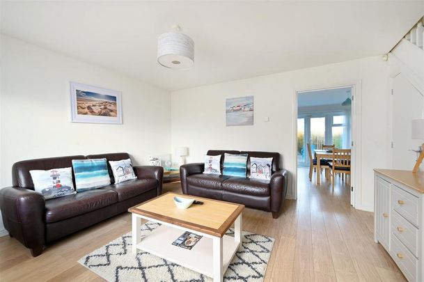 3 bedroom semi-detached house to rent - Photo 1