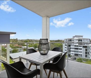 Modern Two Bedroom Apartment - Discounted to $570.00 per week until the lift is fixed ! - Photo 5