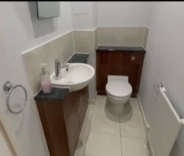 1 Bed Flat, Great West Road, TW8 - Photo 4