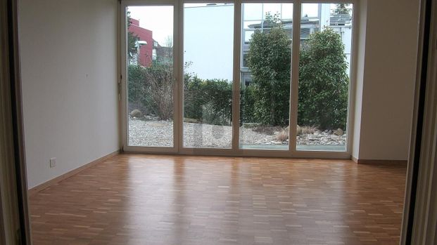 LIGHT-FLOODED AND SPACIOUS - Foto 1