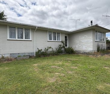 Three bedrooms, Large corner section! - Photo 2