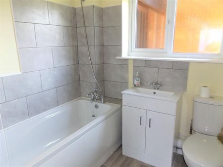 1 bedroom ground floor flat to rent - Photo 4