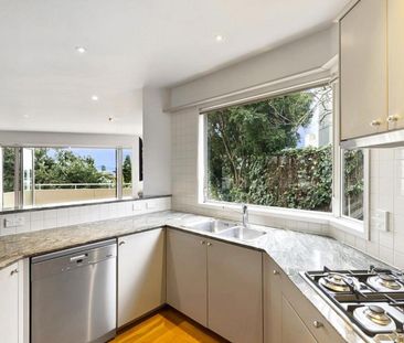 Spacious Family Home - Photo 6