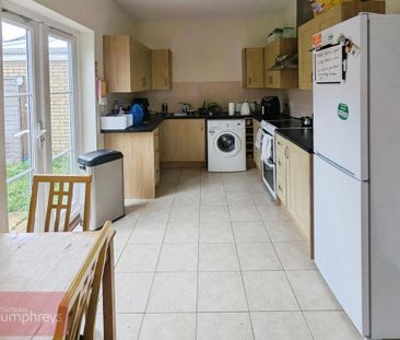 4 bedroom semi-detached house to rent - Photo 6