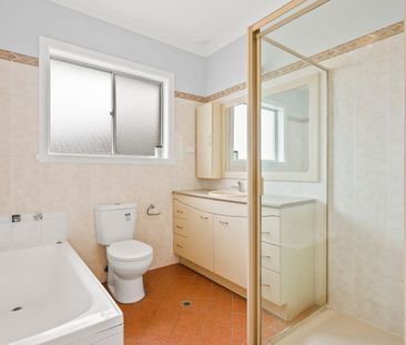 3 BEDROOM FAMILY HOME WITH LAKE & OCEAN VIEWS - Photo 4