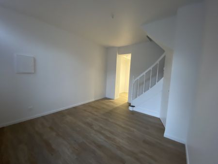 MAISON RÉNOVÉE DE TYPE 3 NON MEUBLÉE AVEC COUR - QUARTIER SAINT PIERRE - Photo 2