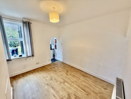 *Superbly located 2-bed mid-terrace on Slack Lane, Derby. Spacious lounge, dining room, modern kitchen, 2 bathrooms, rear garden & on-street parking. Walking distance to city centre & transport links*unfurnished*available now*Family friendly*early viewing advised! - Photo 3