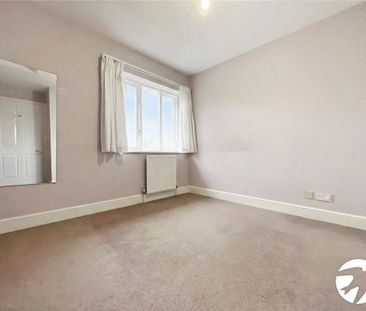 2 bedroom maisonette to rent - Photo 3