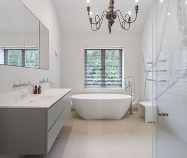 SHORT LET - A beautifully presented modern family home available for short term lets - Photo 6