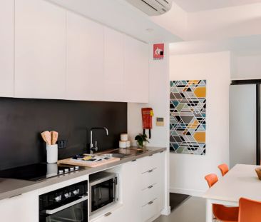 Single Bedroom – share bathroom - Photo 6