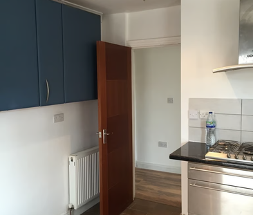 1 bedroom in a house share to rent - Photo 2
