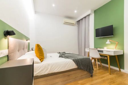 Travessera de Gràcia, Barcelona, Catalonia 08006 - Photo 4