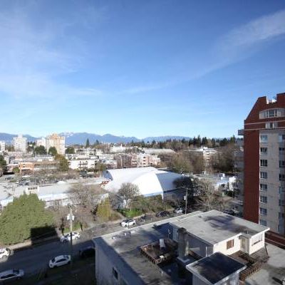 Kerrisdale | South facing & spacious 3 bed 2 bath w/ large balcony! - Photo 4