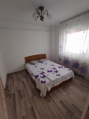 Apartament 3 camere, 67 mp, zona 1 Mai - Fotografie 5