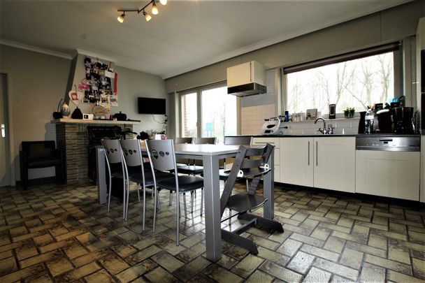 Ruime woning (205 m²) te koop in Oostrozebeke – centraal gelegen tussen Waregem en Tielt - Photo 1
