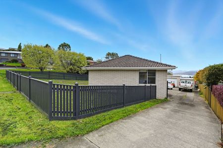 Well Presented Three Bedroom family Home - Photo 3