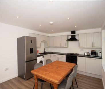 3 bedroom semi-detached house to rent - Photo 6