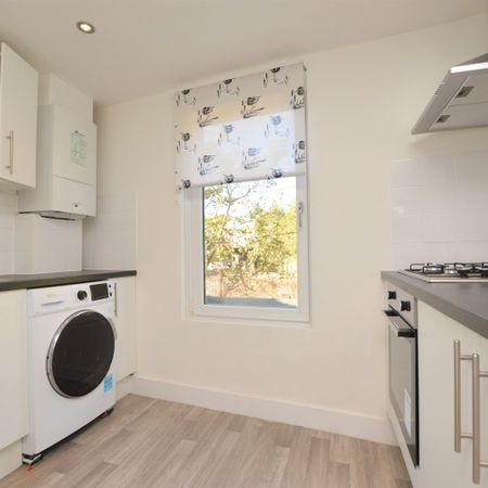 Flat to rent - Stanstead Road, London, SE23 - Photo 3