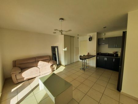 Appartement 2 pièces 46m2 MARSEILLE 8EME 940 euros - Photo 4