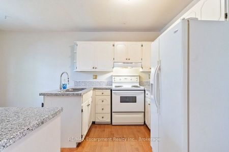 For Lease - 115 Stewart Street, Oakville, Ontario - Photo 4