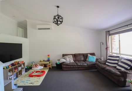 SPLIT LEVEL FAMILY HOME - Photo 2