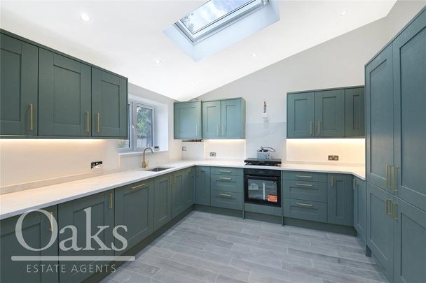 4 bedroom semi-detached house to rent - Photo 1