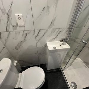 Horley 0 bedroom house share to rent - Photo 2